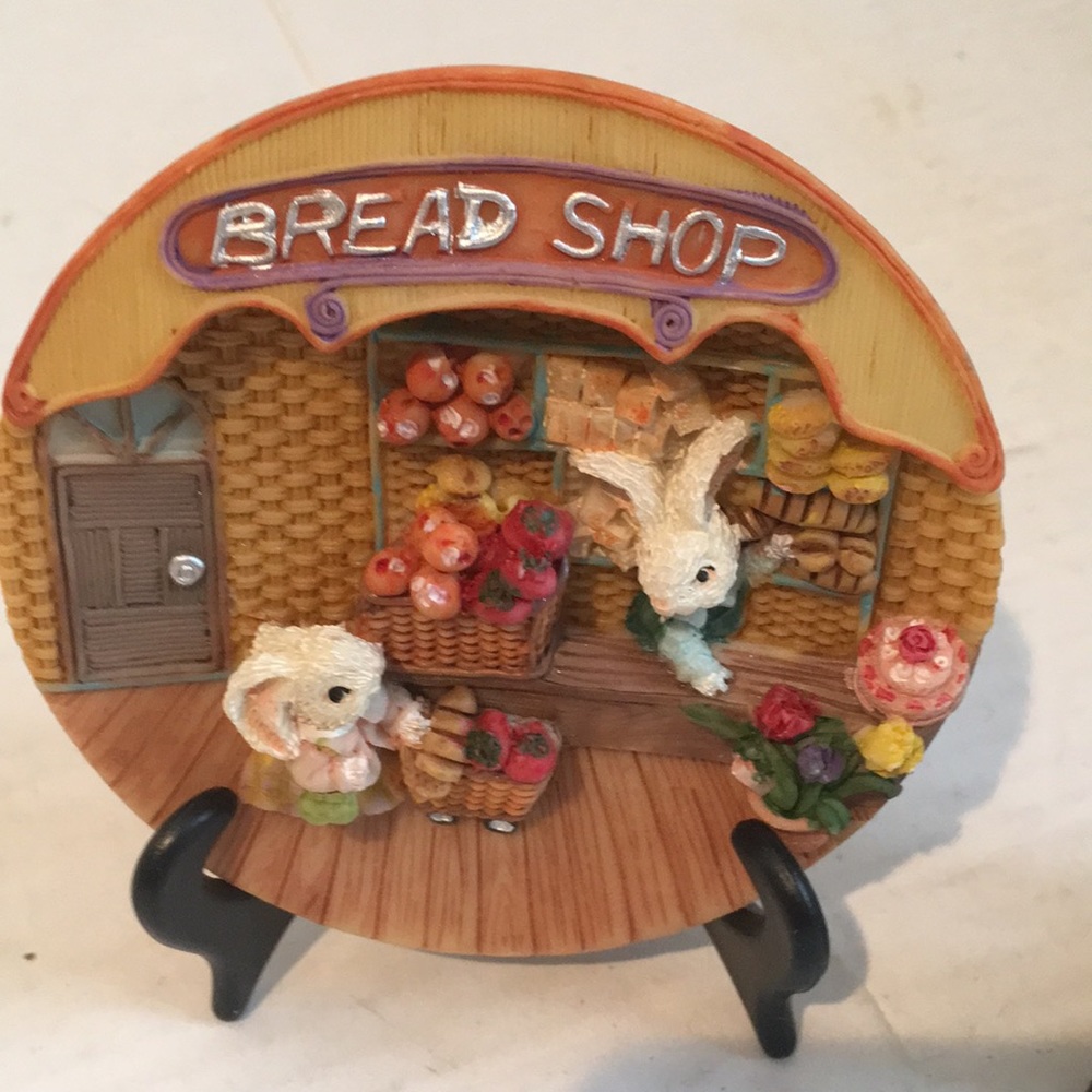 NWOT vintage 1990s mini Easter collectible plates with stands - Picture 2 of 4